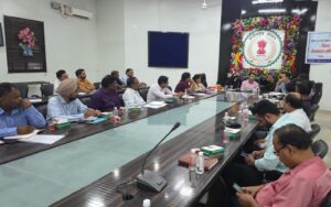 Raigarh News: जिला निवेश प्रोत्साहन समिति की बैठक में लंबित प्रकरणों के त्वरित निराकरण के निर्देश, औद्योगिक निवेश को गति देने पर जोर