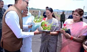 जशपुर एयरपोर्ट पर अचानक बढ़ी हलचल! वित्त मंत्री ओपी चौधरी के पहुंचते ही नेताओं-अफसरों की लगी कतार
