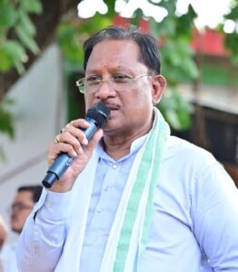  मुख्यमंत्री विष्णु देव साय ने बरगद के पेड़ के नीचे लगाई चौपाल, सुनी ग्रामीणों की समस्याएं’, योजनाओं की जमीनी स्थिति का लिया फीडबैक’
