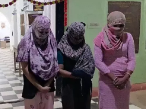 CG में सेक्स रैकेट भंडाफोड़; लापता युवती की तलाश में पहुंची थी पुलिस, संदिग्ध हालत में मिले 3 लड़कियां और युवक 