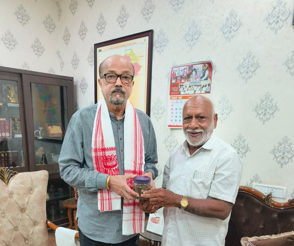 ’छत्तीसगढ़ चाय व्यापारी संघ के उपाध्यक्ष ने की राज्यपाल से सौजन्य भेंट’