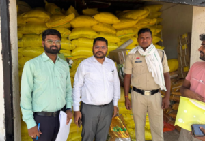 CG: खरीफ सीजन से पहले प्रशासन का बड़ा एक्शन, बलरामपुर में 1150 बोरी अवैध यूरिया जब्त, गोदाम सील