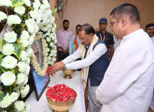 मुख्यमंत्री विष्णुदेव साय ने स्वर्गीय दिनेश सेन को दी श्रद्धांजलि : शोक संतप्त परिवार से की मुलाकात