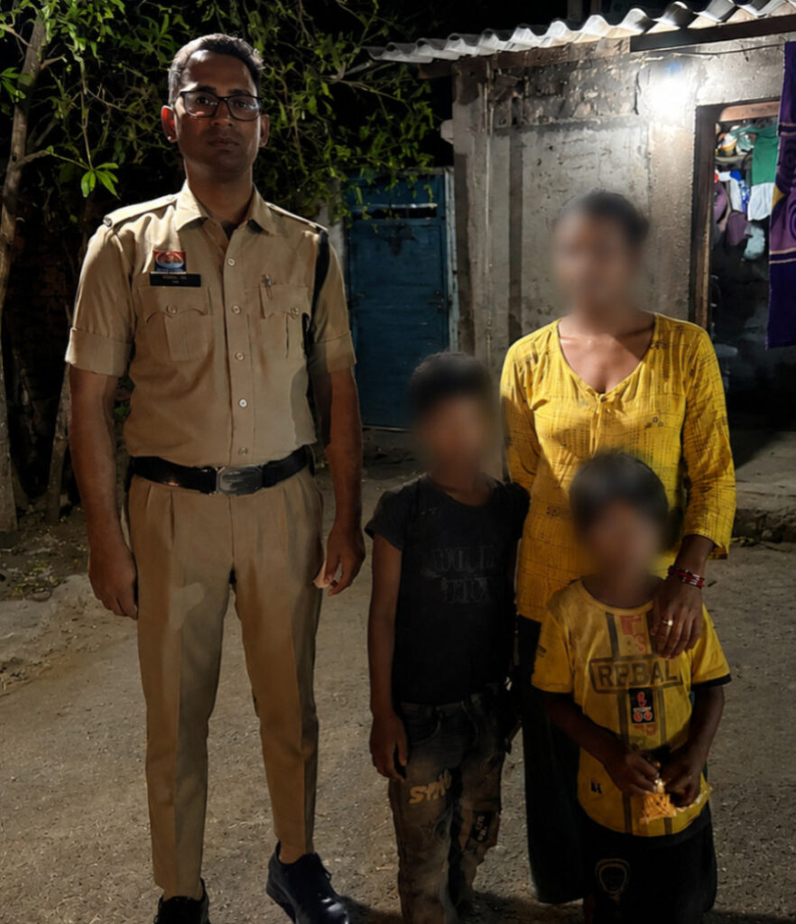 रायगढ़ पुलिस की संवेदनशीलता, चक्रधरनगर पुलिस ने बिछड़े मासूम को परिवार से मिलाया