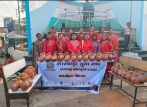 Raigarh: मारवाड़ी युवा मंच रायगढ़ संस्कृति शाखा ने बढ़ाई सेवा की मिसाल, प्रचंड धूप में बांटी राहत सामग्री और मछलियों को खिलाया दाना