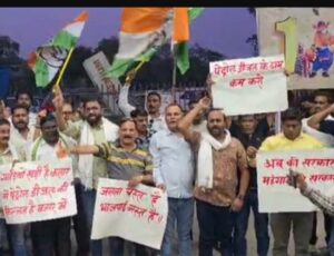 रायगढ़ में कांग्रेसियों ने किया प्रदर्शन, पेट्रोल पंप पहुंचकर लगाए नारे, पेट्रोल-डीजल के दाम बढ़ाए जाने का किया विरोध