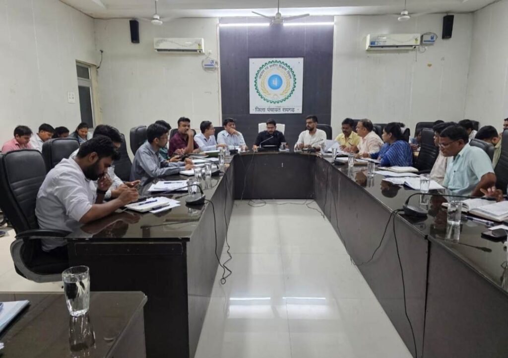 Raigarh: जिला पंचायत में एनआरएलएम व एसबीएम-जी की समीक्षा बैठक आयोजित, स्वच्छ भारत मिशन के तहत लंबित कार्य करें शीघ्र पूर्ण