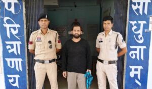 Raigarh News: रायगढ़ पुलिस की निगरानी बदमाशों पर सख्त नजर, घरघोड़ा पुलिस ने निगरानी बदमाश मोहसीम खान उर्फ भुरू पठान को लूटपाट के मामले में दबोचा