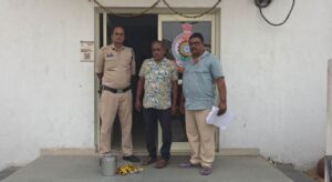 Raigarh News: “ऑपरेशन आघात” के तहत नशे के खिलाफ रायगढ़ पुलिस की सख्त कार्रवाई जारी, नाबालिगों को सोल्यूशन ट्यूब बेचने वाले किराना दुकानदार को पुलिस ने किया गिरफ्तार