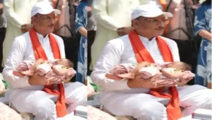 एक माह के नवजात का मुख्यमंत्री ने किया नामकरण, “रविशंकर” नाम से गूंजा गांव का आंगन
