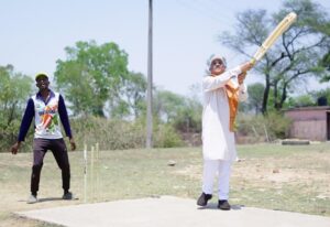जब मुख्यमंत्री उतरे मैदान में: सुशासन तिहार में बच्चों संग खेला क्रिकेट, बढ़ाया हौसला, सादगी और अपनापन: बच्चों के साथ खेलते दिखे मुख्यमंत्री  साय