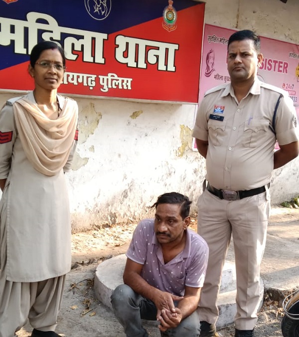  Raigarh News: मॉल में युवती से छेड़छाड़ करने वाला ऑटो चालक कुछ ही घंटों में गिरफ्तार, वॉशरूम के बाहर की थी बदतमीजी 