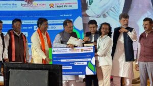 ’सल्फी को नई पहचान देने की कोशिश : बस्तर के हर्षवर्धन का अनोखा प्रयोग’, ’इनोवेशन महाकुंभ 1.0 में मिला सम्मान, सल्फी की गुणवत्ता और उपयोगिता बढ़ाने पर कर रहे काम’