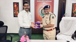 IPS आंजनेय वार्ष्णेय को भावभीनी विदाई, केंद्रीय प्रतिनियुक्ति पर स्थानांतरण, आईजी रामगोपाल गर्ग ने दी आत्मीय विदाई