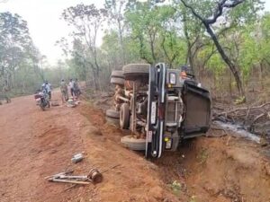 CG: नारायणपुर के अबूझमाड़ में ITBP का वाहन पलटा, 6 जवान घायल, 2 की हालत गंभीर