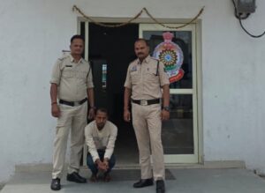 Raigarh News: जेल कॉम्पलेक्स के सामने सट्टा लिखते आरोपित गिरफ्तार, रेड में आरोपी से सट्टा पट्टी नगदी रकम जब्त