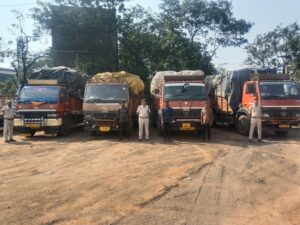 Raigarh News: “ऑपरेशन_प्रहार” के तहत रायगढ़ पुलिस की बड़ी कार्रवाई, 4 माजदा वाहनों से 14 टन 700 किलो लोहा एवं टीना कबाड़ समेत 31 लाख की संपत्ति जब्त