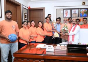 डिप्टी सीएम अरुण साव से फेडरेशन कप मिक्स्ड नेटबॉल चैंपियनशिप में रजत पदक जीतने वाले खिलाड़ियों ने की मुलाकात