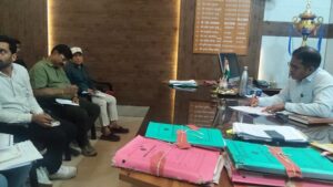 Raigarh News: 104 पीएम आवास निर्माण शुरू करने एक हफ्ते का अल्टीमेटम : आयुक्त बृजेश सिंह क्षत्रिय