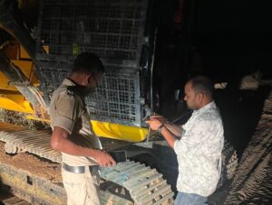 Raigarh News: देर रात खनिज विभाग की दबिश, अवैध रेत उत्खनन में लगी पोकलेन, जेसीबी और ट्रैक्टर जब्त, वाहन मालिकों के खिलाफ प्रकरण दर्ज