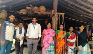 Chhattisgarh: जहां कभी डर था, वहां अब विकास की नई पहचान, पुवर्ती बना सुकमा जिले का पहला पूर्ण जनगणना गांव, कलेक्टर ने किया सम्मानित