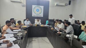 Raigarh News: प्रधानमंत्री आवास और मनरेगा कार्यों की हुई गहन समीक्षा, बैठक में अधिकारियों को दिए गए लक्ष्य आधारित निर्देश, अपूर्ण आवास जल्द पूर्ण कराने पर जोर