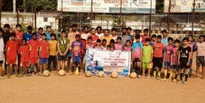 Raigarh: नन्हें खिलाड़ियों में फुटबॉल सीखने का जुनून, 70 से 80 बच्चें ले रहें है प्रशिक्षण शिविर का लाभ