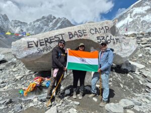 रायगढ़िया कदमो ने फिर नापा एवरेस्ट बेस केम्प, पर्वतारोही याशी के नेतृत्व मे फहराया तिरंगा