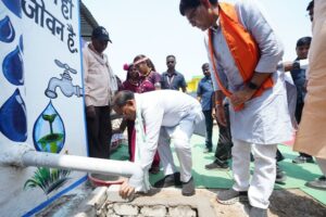 मुख्यमंत्री विष्णु देव साय ने प्रधानमंत्री आवास हितग्राही के गृह प्रवेश में की सहभागिता