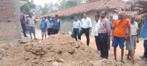 Raigarh: “पंचायत समाधान मंच” बना ग्रामीण समस्याओं के त्वरित समाधान का प्रभावी माध्यम, रास्ता विवाद से लेकर पेयजल समस्या तक, आपसी सहमति से गांवों में मिल रहा स्थायी समाधान