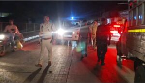 रायगढ़ के जूटमिल क्षेत्र में पुलिस ने निकाला फ्लैग मार्च, असामाजिक तत्वों को दी कड़ी चेतावनी, काशीराम चौक, गढ़उमरिया और मार्केट क्षेत्र में देर रात तक पैदल पेट्रोलिंग