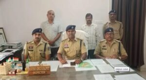 CG News: सरकारी नौकरी के नाम पर 1.5 करोड़ की ठगी, शिक्षक और क्लर्क गिरफ्तार, सचिव के फर्जी डिजिटल साइन का किया था उपयोग
