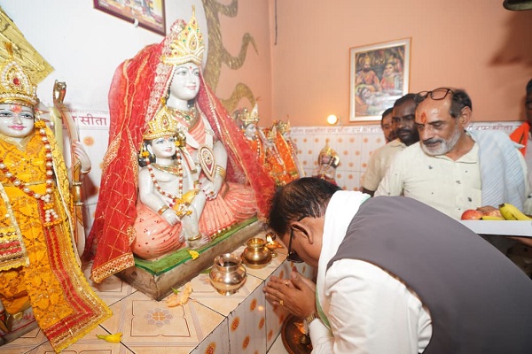 सुशासन तिहार के दौरान मुख्यमंत्री विष्णुदेव साय पहुंचे कोसला धाम, माता  कौशल्या मंदिर में पूजा-अर्चना कर प्रदेशवासियों की सुख-समृद्धि की ...