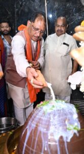   ’मुख्यमंत्री ने हाटकेश्वर महादेव मंदिर में पूजा-अर्चना कर प्रदेशवासियों के सुख समृद्धि की कामना की’