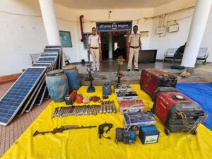 बीजापुर में सुरक्षाबलों की बड़ी कार्रवाई, जंगल में मिला माओवादियों का बंकर; भारी मात्रा में हथियार और विस्फोटक बरामद