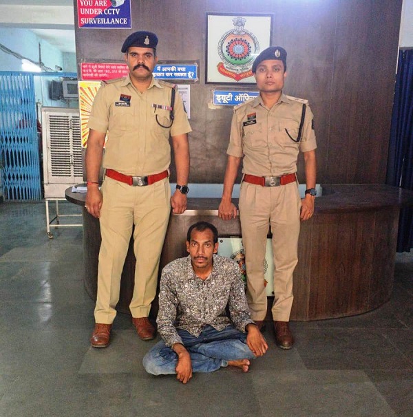 Raigarh News: “नौकरी दिलाने” के नाम पर 3.38 लाख की ठगी, फर्जी नियुक्ति पत्र देकर युवती को बनाया शिकार, रायगढ़ पुलिस ने आरोपी को जशपुर से दबोचा