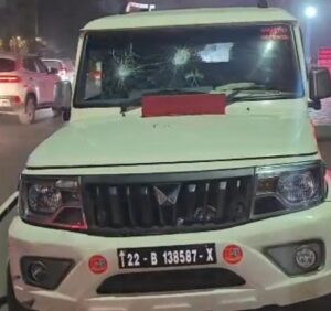 CG News: बोलेरो ने बरपाया कहर, वाहन की चपेट में आए मासूम समेत दो घायल, टक्कर के बाद भड़की भीड़ ने वाहन में की तोड़फोड़
