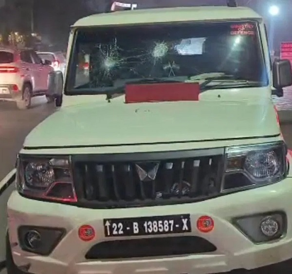 CG News: बोलेरो ने बरपाया कहर, वाहन की चपेट में आए मासूम समेत दो घायल, टक्कर के बाद भड़की भीड़ ने वाहन में की तोड़फोड़