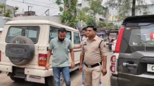 Raigarh News: ऑपरेशन क्लीन हंट के तहत रायगढ़ पुलिस की लगातार कार्रवाई, ऑनलाइन क्रिकेट सट्टा सिंडिकेट से जुड़ा फरार आरोपी आकाश पंसारी गिरफ्तार