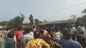 Raigarh: अज्ञात वाहन की टक्कर से युवक की मौत, आक्रोशित ग्रामीणों ने किया चक्काजाम
