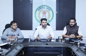 Raigarh: कलेक्टर ने ली समय-सीमा की बैठक, विभागवार योजनाओं की प्रगति की समीक्षा, स्कूलों में शिक्षकों की शत-प्रतिशत उपस्थिति सुनिश्चित करने के निर्देश