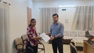 Raigarh News: जनदर्शन बना बबीता के लिए नई उम्मीद, जिला प्रशासन की पहल से दिव्यांग महिला को लगेगा कृत्रिम पैर