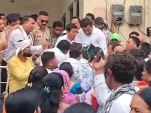 Raigarh News:  कांग्रेस ने बिजली विभाग घेरा, बिजली नीति के खिलाफ किया विरोध प्रदर्शन, दरें वापस लेने और स्मार्ट मीटर रोकने की मांग