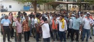 रायगढ़ जिले में अब कर्नाटक पावर की प्रस्तावित कोयला खदान का विरोध, आपत्ति दर्ज करने पहुंचे सैकड़ों ग्रामीण