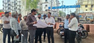 Raigarh News: शीघ्र ही नए स्वरूप में नजर आएगा रायगढ़ रेलवे स्टेशन, कलेक्टर ने रेलवे अधिकारियों के साथ किया सौंदर्यीकरण एवं उन्नयन कार्यों का निरीक्षण