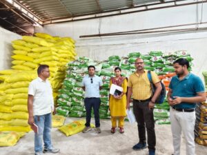 Raigarh News: पुसौर में उर्वरक कारोबारियों पर प्रशासन की कार्रवाई, एक दुकान से 9 टन यूरिया जब्त तो दूसरी पर 21 दिन का विक्रय प्रतिबंध