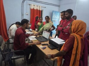 Raigarh News: राजस्व पखवाड़ा बना आमजन के लिए राहत का माध्यम, तीन चरणों में 4 हजार से अधिक आवेदनों का निराकरण, गांवों तक पहुंचीं राजस्व सेवाएं