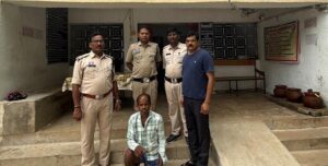 Raigarh News: पत्नी की हत्या का आरोपी पति गिरफ्तार, घरेलू विवाद में पत्नी की हत्या कर फरार होने की फिराक में था आरोपी, पुलिस ने घेराबंदी कर दबोचा