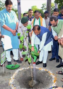 विश्व पर्यावरण दिवस पर मुख्यमंत्री विष्णु देव साय ने किया ‘एक पेड़ माँ के नाम’ अभियान 2026-27 का शुभारंभ