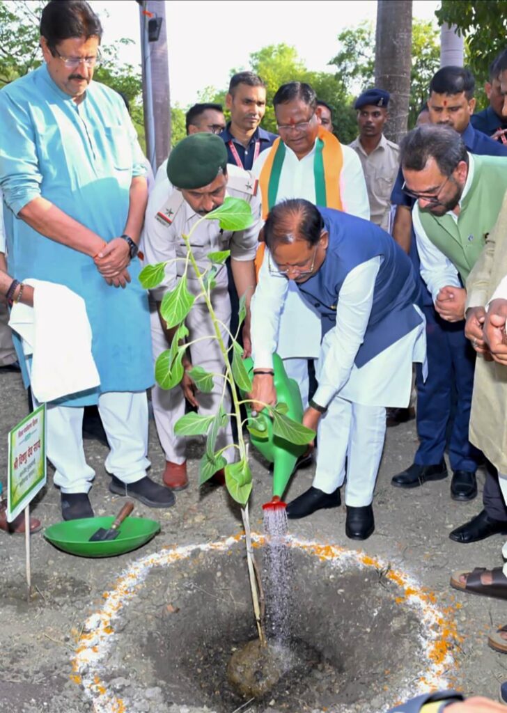 विश्व पर्यावरण दिवस पर मुख्यमंत्री विष्णु देव साय ने किया ‘एक पेड़ माँ के नाम’ अभियान 2026-27 का शुभारंभ